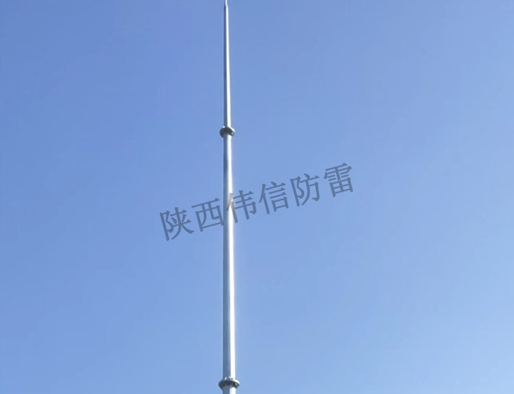 咸陽(yáng)彩虹光電廠房避雷塔安裝現(xiàn)場(chǎng)圖1