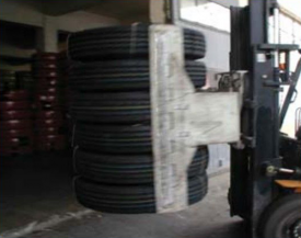 輪胎搬運(yùn)機(jī)械手